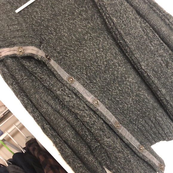 Women’s sweater jacket. Runs small - Picture 4 of 8